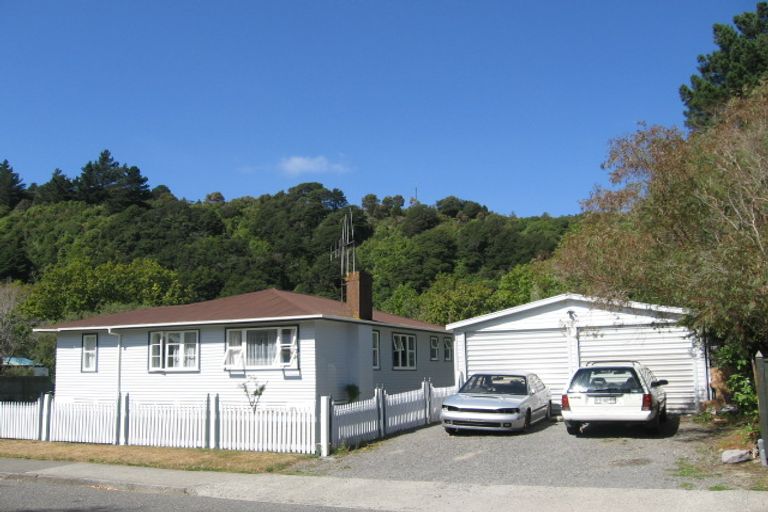 Photo of property in 12 Molloys Road, Te Marua, Upper Hutt, 5018