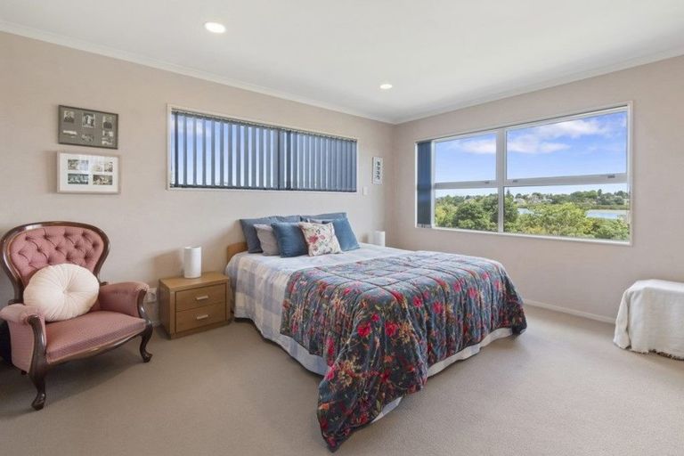 Photo of property in 54 Aberdeen Crescent, Wattle Downs, Auckland, 2103