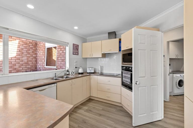 Photo of property in 15 Kath Hopper Drive, Orewa, 0931