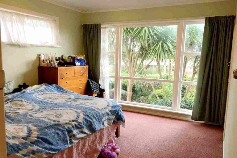 Photo of property in 70 Tiroroa Avenue, Te Atatu South, Auckland, 0610