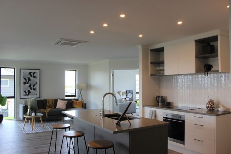 Photo of property in 55a Twin Parks Rise, Papakura, 2110