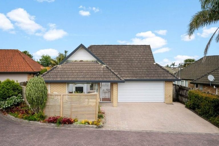 Photo of property in 2/12 Nakhle Place, Manurewa, Auckland, 2105