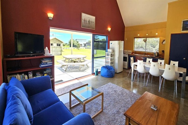 Photo of property in 135 Kowhai Avenue, Matarangi, Whitianga, 3592
