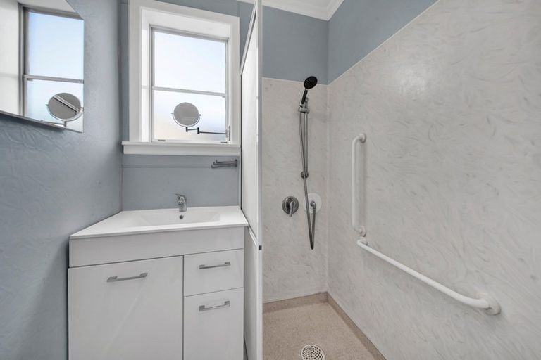 Photo of property in 303b Devon Street West, New Plymouth, 4310