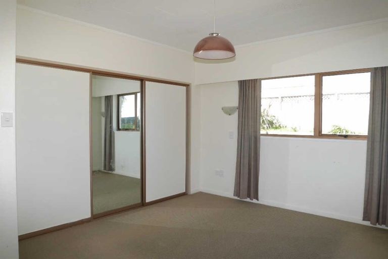 Photo of property in 16 Island View Terrace, Waikanae Beach, Waikanae, 5036