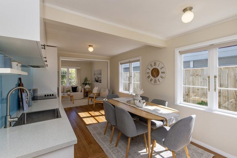 Photo of property in 5 Dale Road, Raumati South, Paraparaumu, 5032