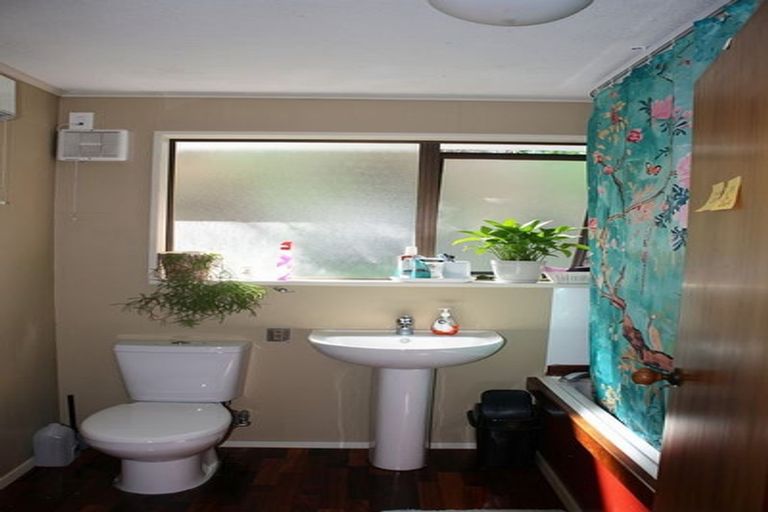 Photo of property in 2/51 Singers Road, Korokoro, Lower Hutt, 5012