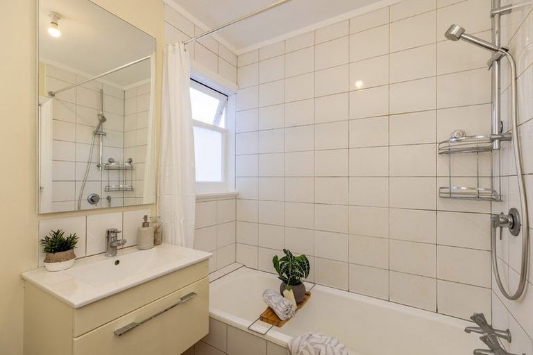 Photo of property in 5 Dale Road, Raumati South, Paraparaumu, 5032