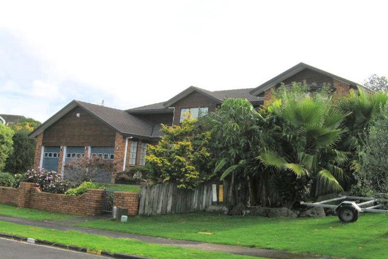 Photo of property in 13 Chisbury Terrace, Shelly Park, Auckland, 2014