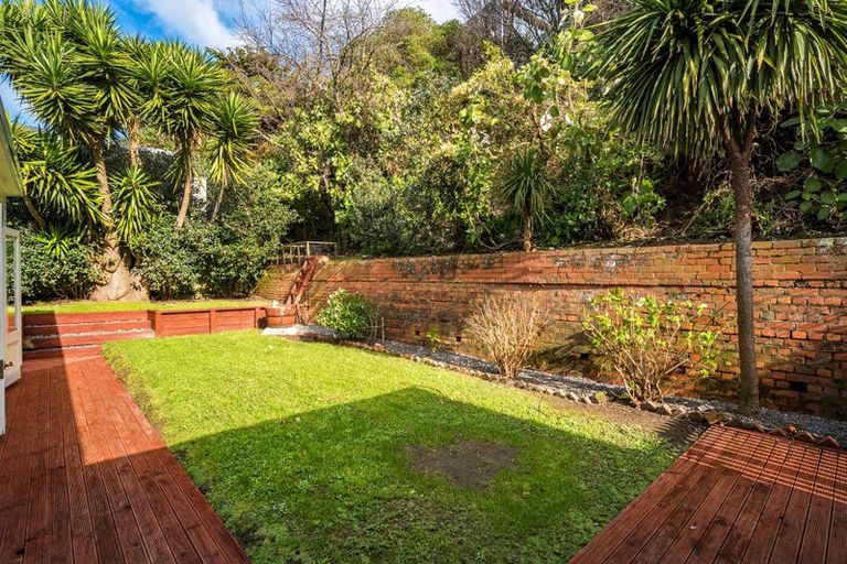 Photo of property in 9 Ranfurly Terrace, Mount Cook, Wellington, 6021