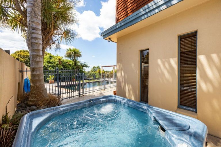 Photo of property in 10 Grassy Downs Place, St Andrews, Hamilton, 3200