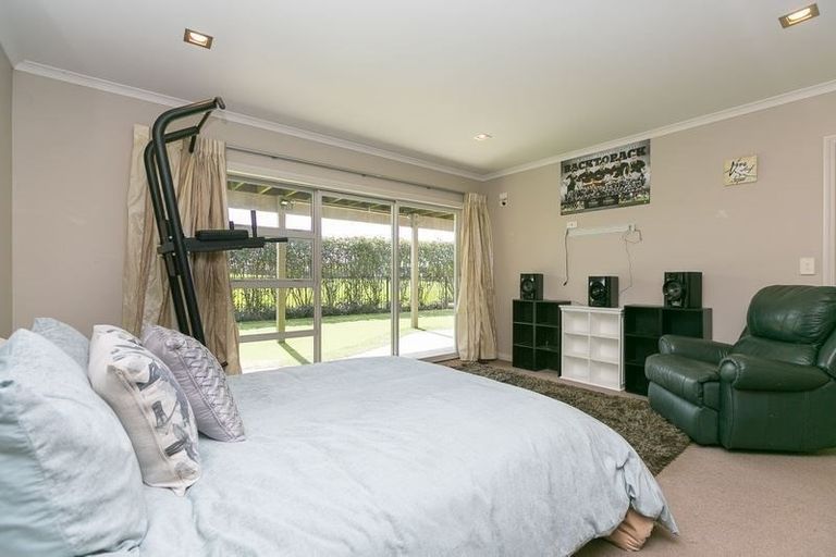 Photo of property in 3 Sampson Avenue, Waiwhakaiho, New Plymouth, 4312