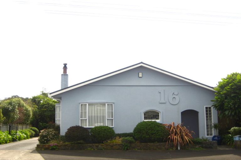 Photo of property in 16 Barrett Street, Westown, New Plymouth, 4310