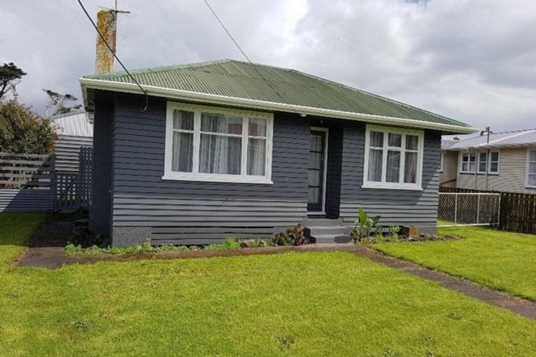 Photo of property in 6 Hadfield Street, Beach Haven, Auckland, 0626