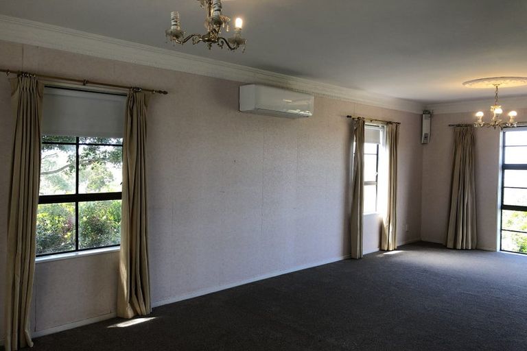 Photo of property in 30 Hoskins Avenue, Hillsborough, Auckland, 1042