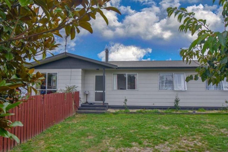 Photo of property in 14 Baillie Crescent, Carterton, 5713