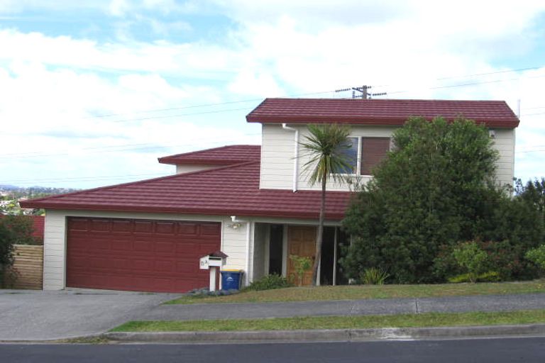 Photo of property in 5b Highgrove Lane, Totara Vale, Auckland, 0632