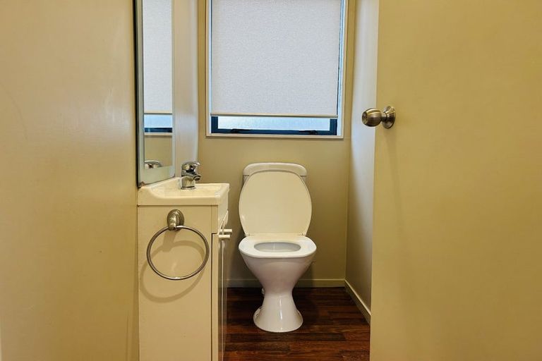 Photo of property in 111 Farquhar Road, Glendene, Auckland, 0602