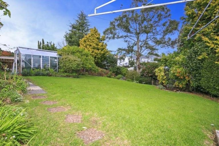 Photo of property in 36 Blakeborough Drive, Forrest Hill, Auckland, 0620