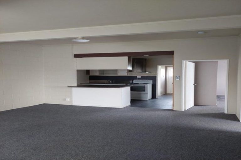 Photo of property in 7 Chetwode Grove, Newlands, Wellington, 6037