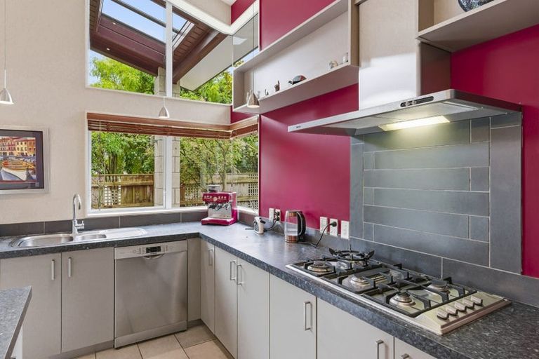 Photo of property in 3 Iti Grove, Waikanae, 5036