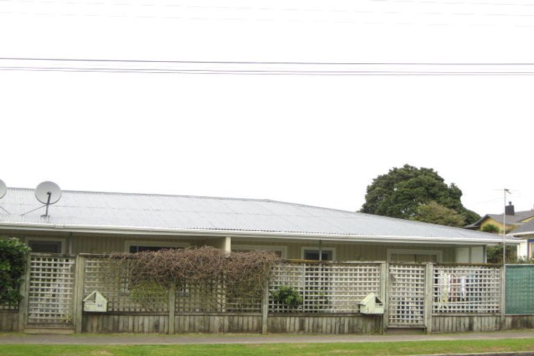 Photo of property in 5 Whiteley Street, Moturoa, New Plymouth, 4310