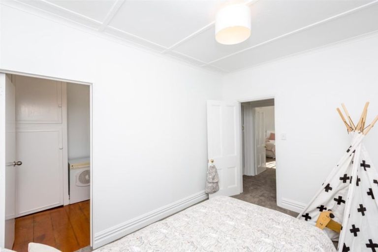 Photo of property in 100 Belt Road, New Plymouth, 4310