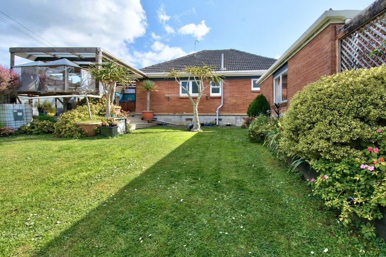 Photo of property in 148 Atkinson Road, Titirangi, Auckland, 0604