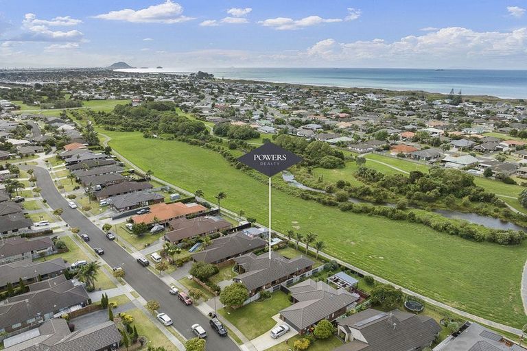 Photo of property in 32 Carrington Drive, Papamoa Beach, Papamoa, 3118