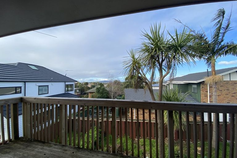 Photo of property in 2/22 Tui Glen Road, Birkenhead, Auckland, 0626