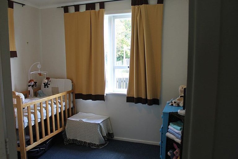 Photo of property in 43 Royal View Road, Te Atatu South, Auckland, 0610