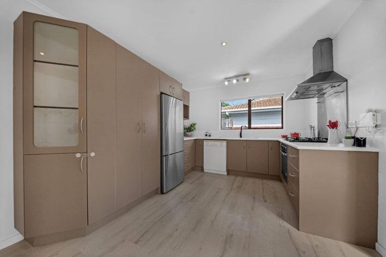 Photo of property in 59 West Harbour Drive, West Harbour, Auckland, 0618