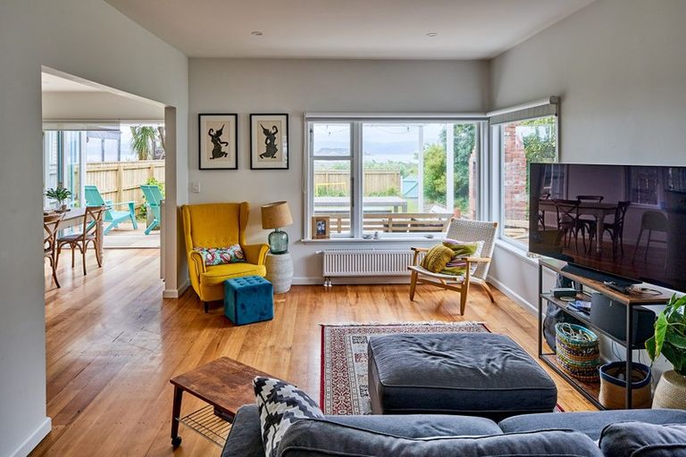 Photo of property in 30 Pukatea Street, Eastbourne, Lower Hutt, 5013