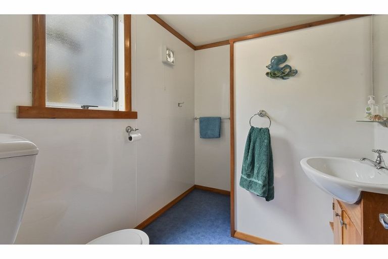 Photo of property in 7 Maraetai Place, Port Waikato, Tuakau, 2695