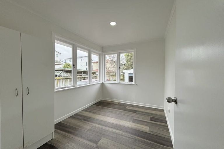 Photo of property in 28 Swanson Road, Henderson, Auckland, 0610