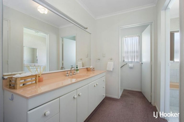 Photo of property in 87 Beach Road, Waihi Beach, 3611