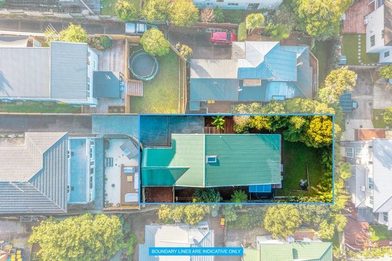 Photo of property in 2/21 Aorangi Place, Birkenhead, Auckland, 0626