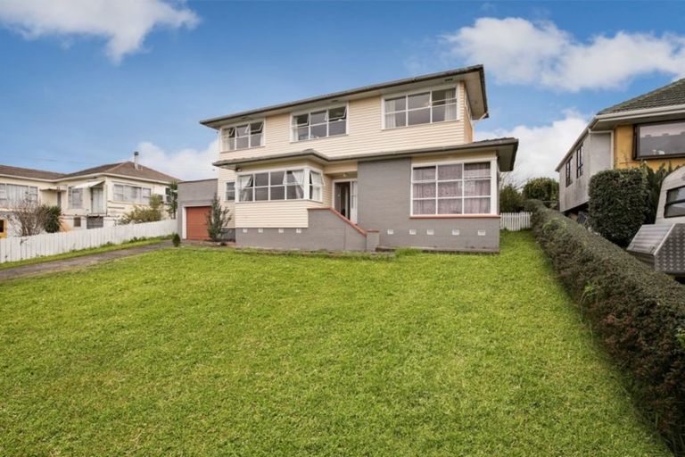 Photo of property in 17 Plunket Avenue, Papatoetoe, Auckland, 2104