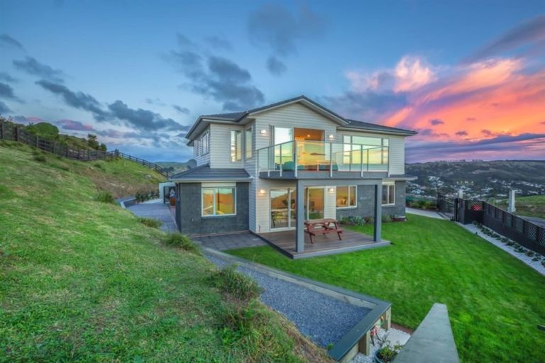 Photo of property in 7 Baxters Rise, Aotea, Porirua, 5024