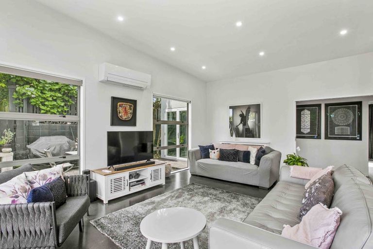 Photo of property in 33a Waimea Street, Westown, New Plymouth, 4310