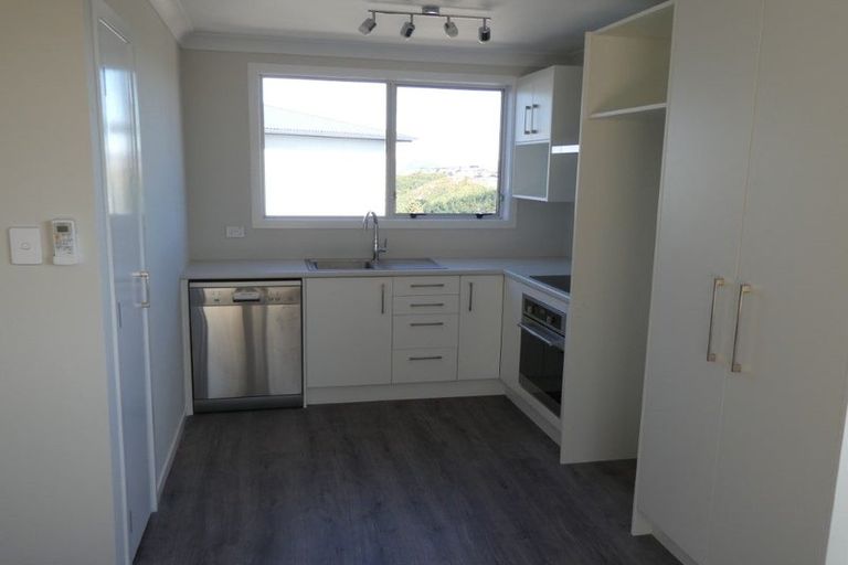 Photo of property in 20b Chetwode Grove, Newlands, Wellington, 6037