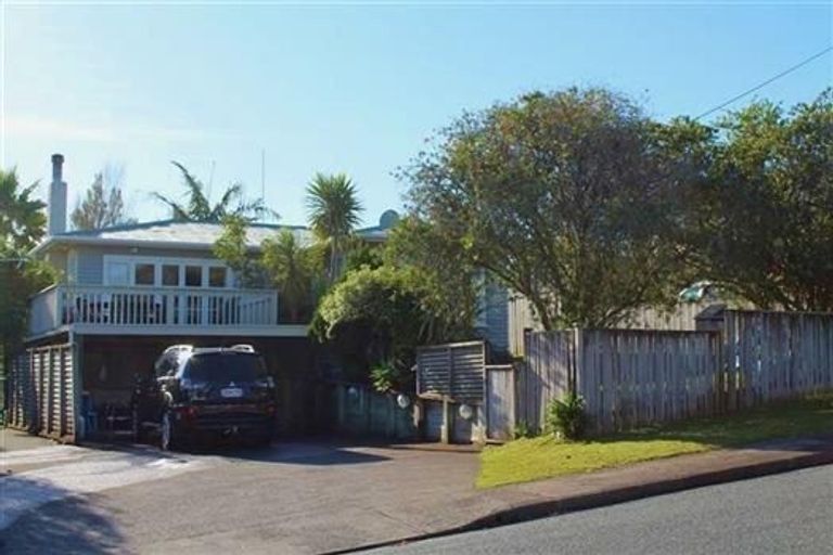 Photo of property in 1/31 Sylvan Crescent, Te Atatu South, Auckland, 0610