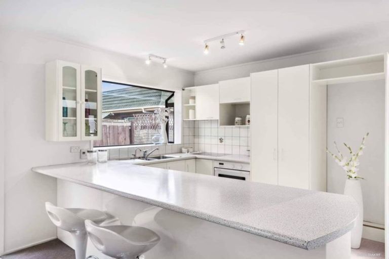 Photo of property in 2/12 Imogene Way, Half Moon Bay, Auckland, 2012