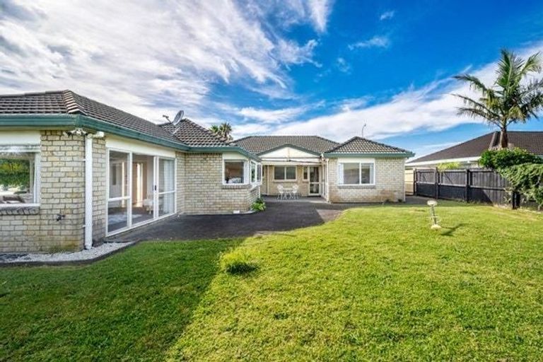 Photo of property in 2 Amadeus Place, Northpark, Auckland, 2013