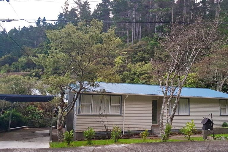 Photo of property in 73 Elmslie Road, Pinehaven, Upper Hutt, 5019