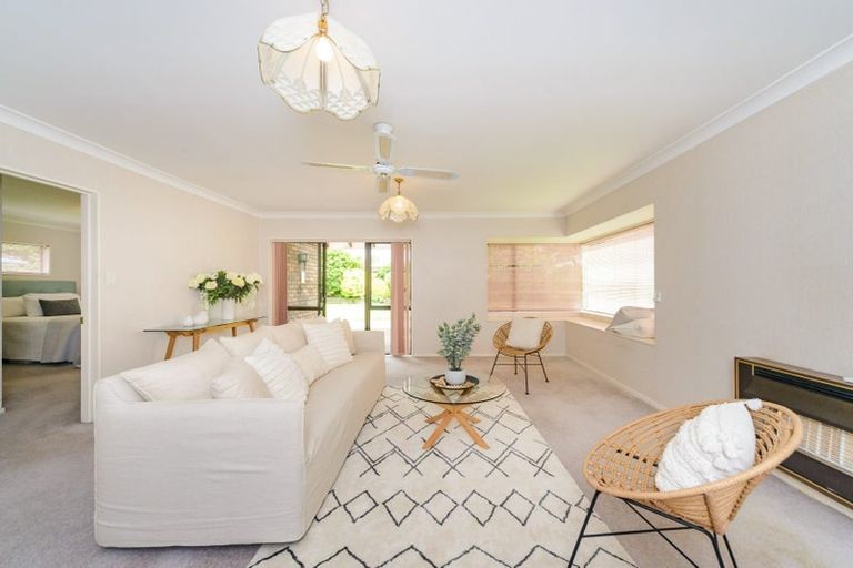 Photo of property in 112 John F Kennedy Drive, Milson, Palmerston North, 4414