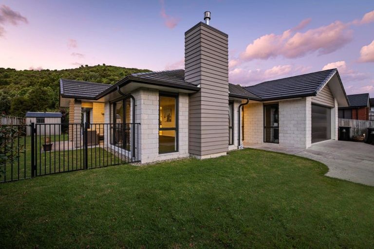 Photo of property in 281 Lakes Boulevard, Pyes Pa, Tauranga, 3112