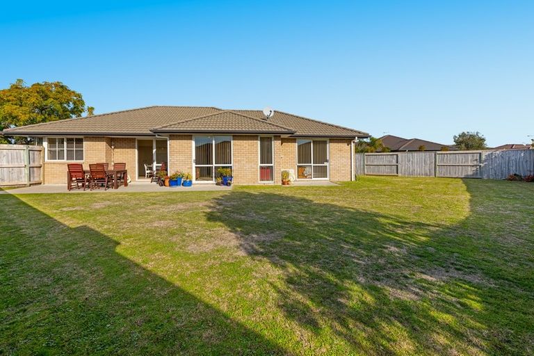 Photo of property in 6 Stenning Place, Papamoa Beach, Papamoa, 3118