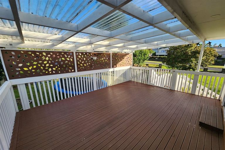 Photo of property in 1/1 Ribblesdale Road, Henderson, Auckland, 0612