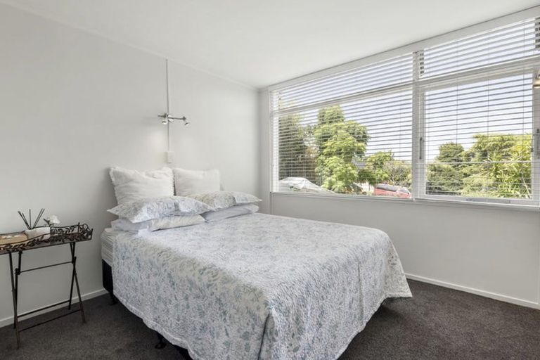 Photo of property in 53 Parr Terrace, Castor Bay, Auckland, 0620